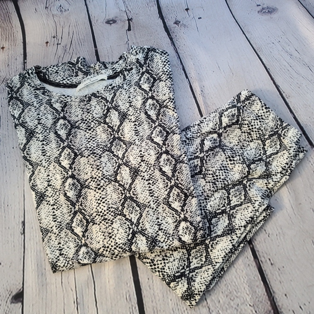 NEW Zenana Snake Print Lounge Set Black/Tan Size S